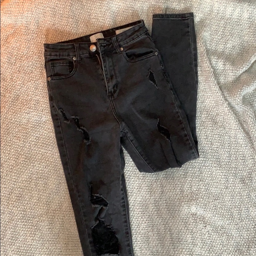 Black high-waisted jeans